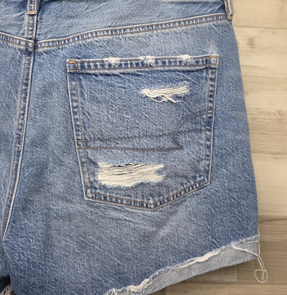 American Eagle Destroyed Medium Wash Tom Girl Shorts Womens Size 12 - Picture 13 of 15